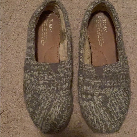 GRAY PATTERN TOMS - Picture 1 of 3